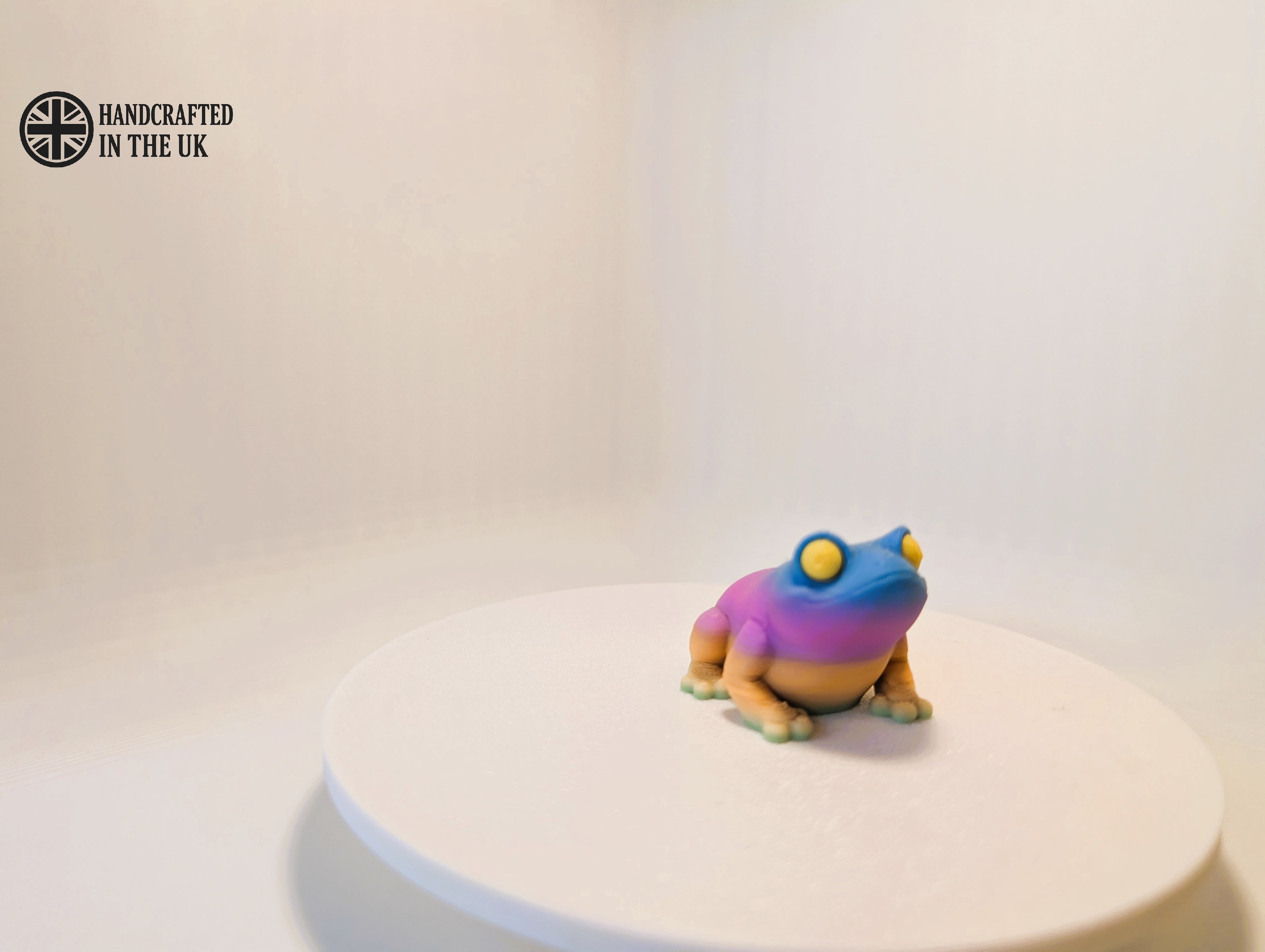 Mesmeringo – Rainbow Frog Keychain